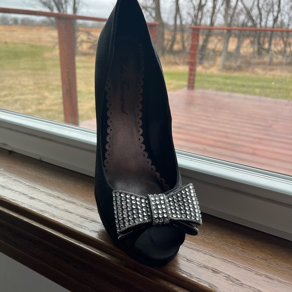 Glitter bow-black high heels 👠